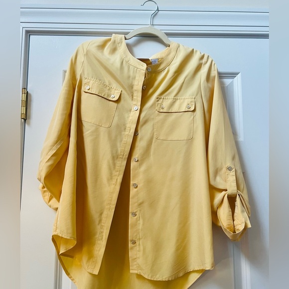 Chico's light yellow blouse size 1 like new condition! - Picture 1 of 5